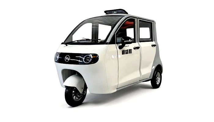 小型電動四輪車